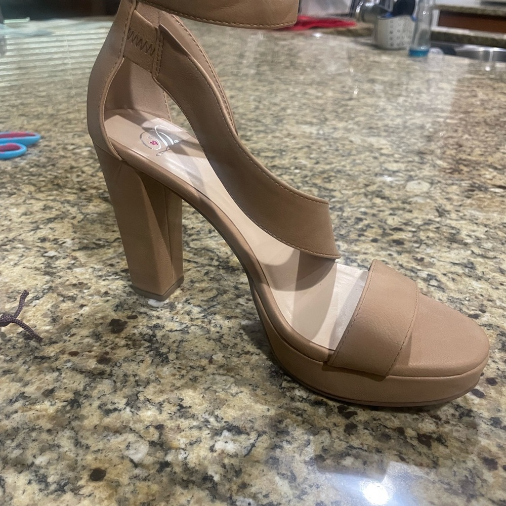 Elegant Tan Women's Heels